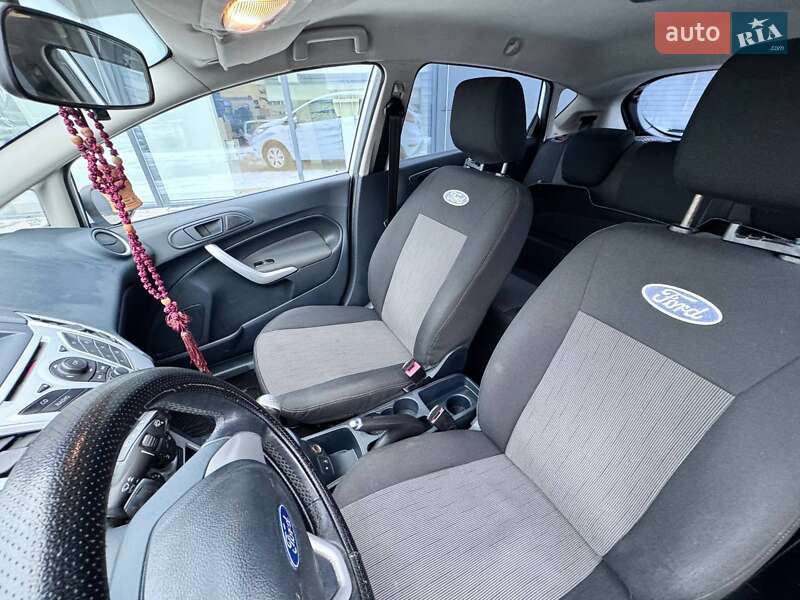 Хэтчбек Ford Fiesta 2011 в Ивано-Франковске