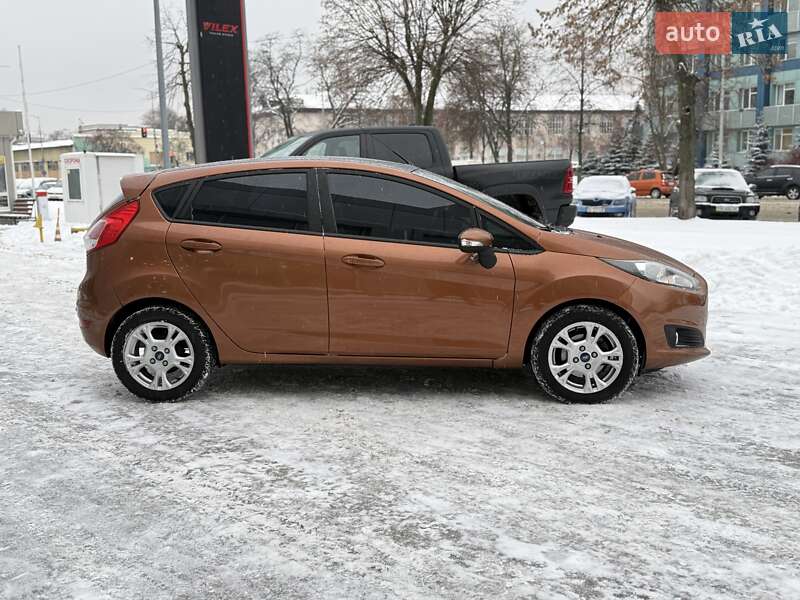 Хетчбек Ford Fiesta 2016 в Києві