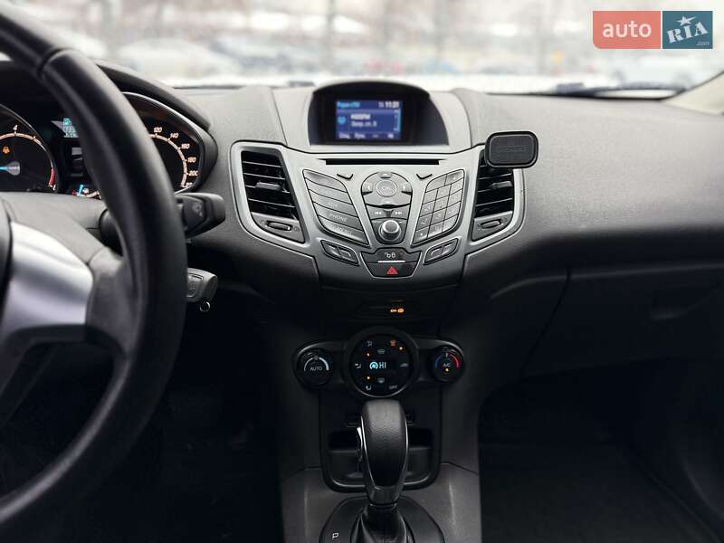 Хетчбек Ford Fiesta 2016 в Києві