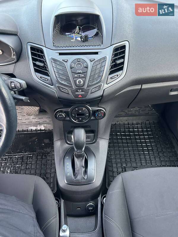 Хэтчбек Ford Fiesta 2016 в Киеве