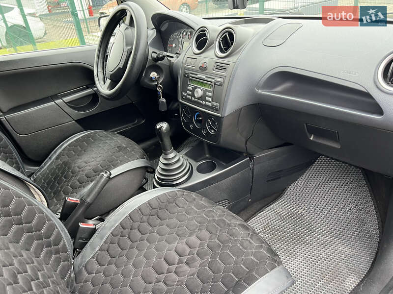 Хетчбек Ford Fiesta 2008 в Миколаєві