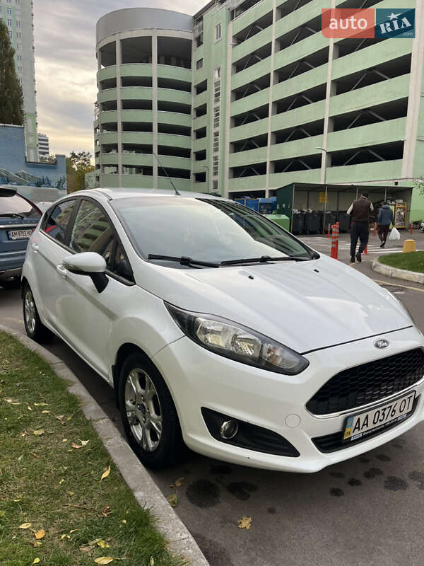 Хетчбек Ford Fiesta 2016 в Києві фото 2 Хетчбек Ford Fiesta 2016 в Києві