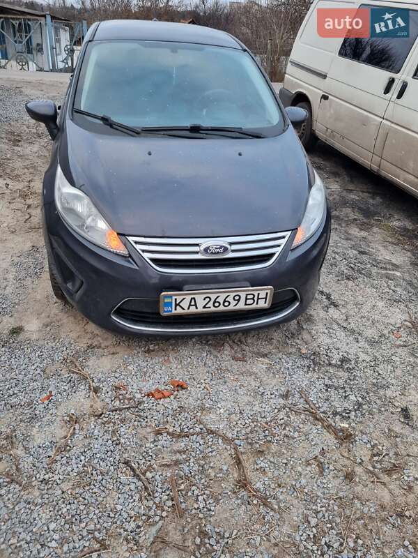 Седан Ford Fiesta 2012 в Ржищеве