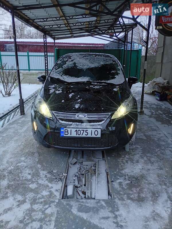 Седан Ford Fiesta 2012 в Лубнах