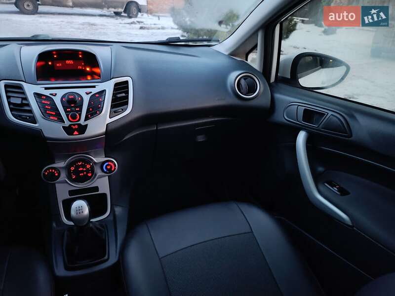 Хетчбек Ford Fiesta 2012 в Хмельницькому