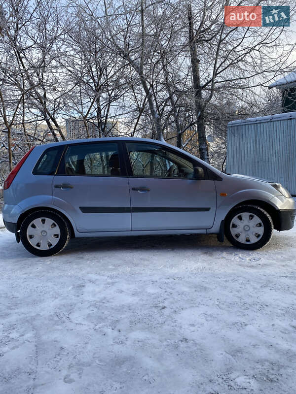 Хэтчбек Ford Fiesta 2006 в Киеве