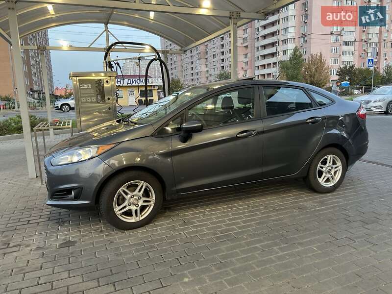Седан Ford Fiesta 2018 в Киеве