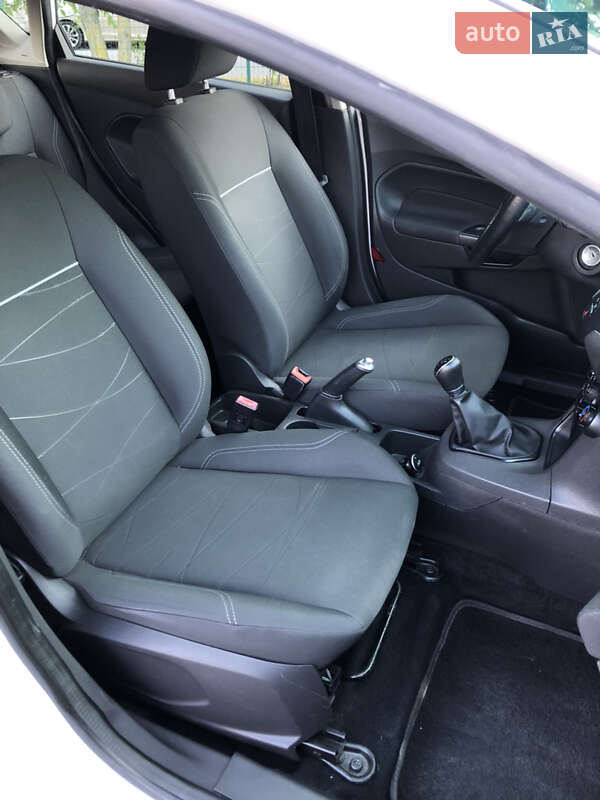 Хэтчбек Ford Fiesta 2016 в Виннице