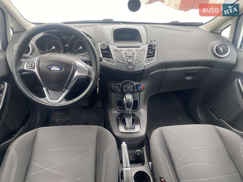 Хэтчбек Ford Fiesta 2015 в Чернигове