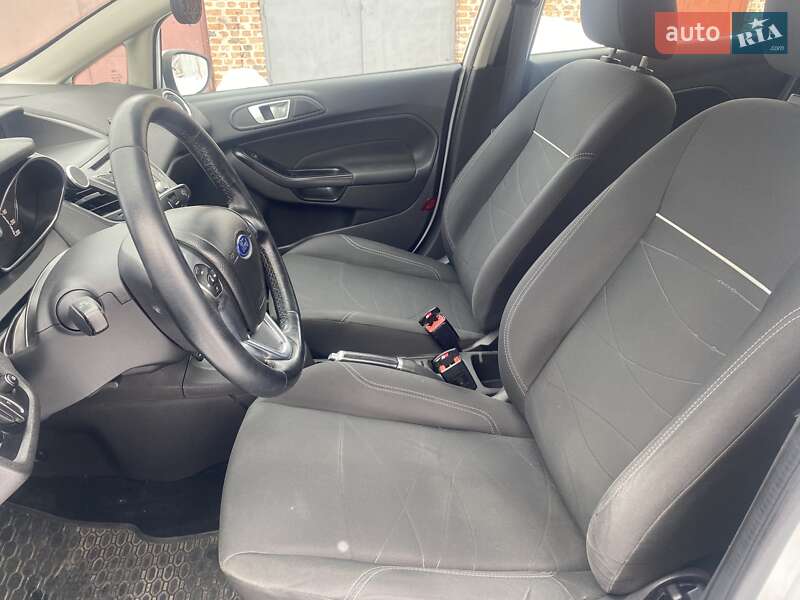 Хэтчбек Ford Fiesta 2015 в Чернигове