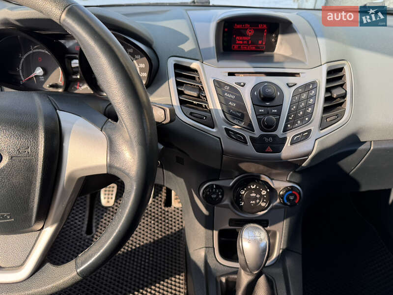 Хэтчбек Ford Fiesta 2011 в Конотопе