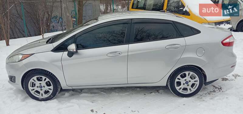Седан Ford Fiesta 2014 в Черновцах