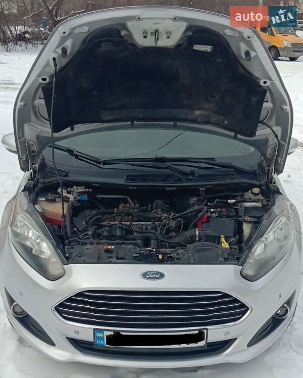 Седан Ford Fiesta 2014 в Черновцах