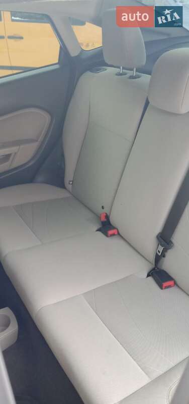 Седан Ford Fiesta 2014 в Черновцах