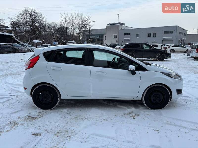 Хетчбек Ford Fiesta 2016 в Львові