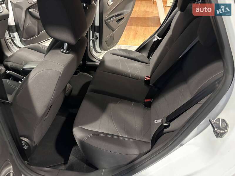 Хетчбек Ford Fiesta 2016 в Львові