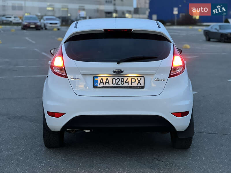 Хэтчбек Ford Fiesta 2017 в Киеве