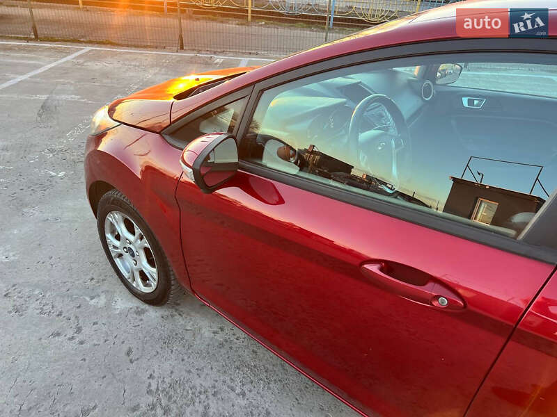 Седан Ford Fiesta 2014 в Киеве
