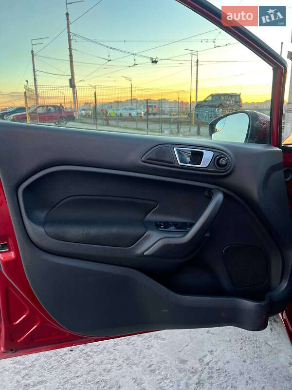 Седан Ford Fiesta 2014 в Киеве