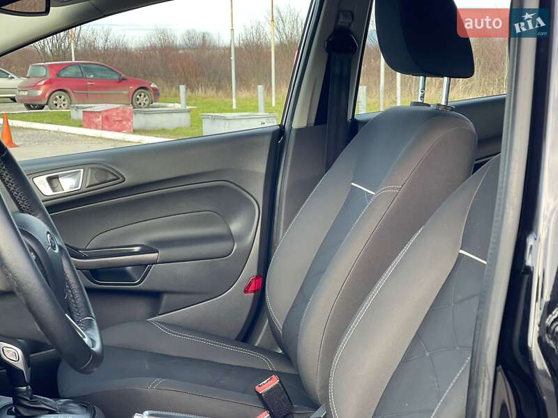 Хэтчбек Ford Fiesta 2015 в Ужгороде