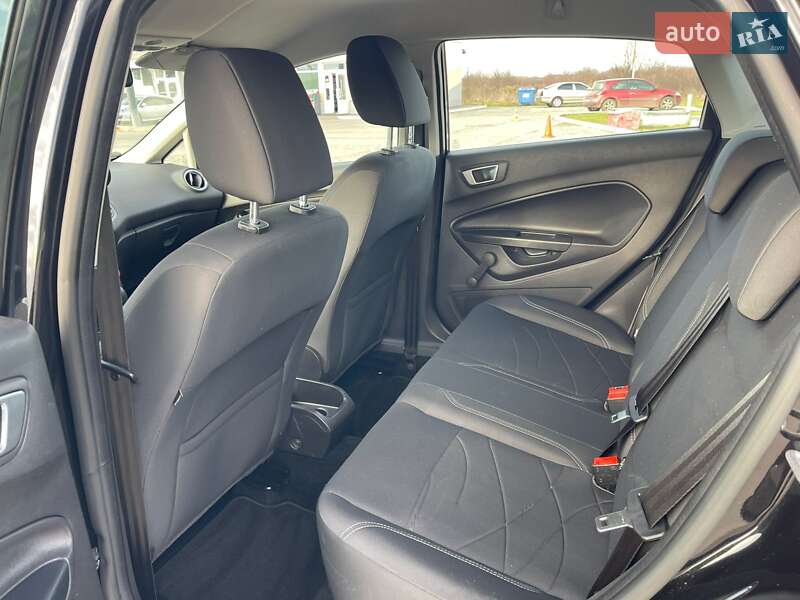 Хэтчбек Ford Fiesta 2015 в Ужгороде