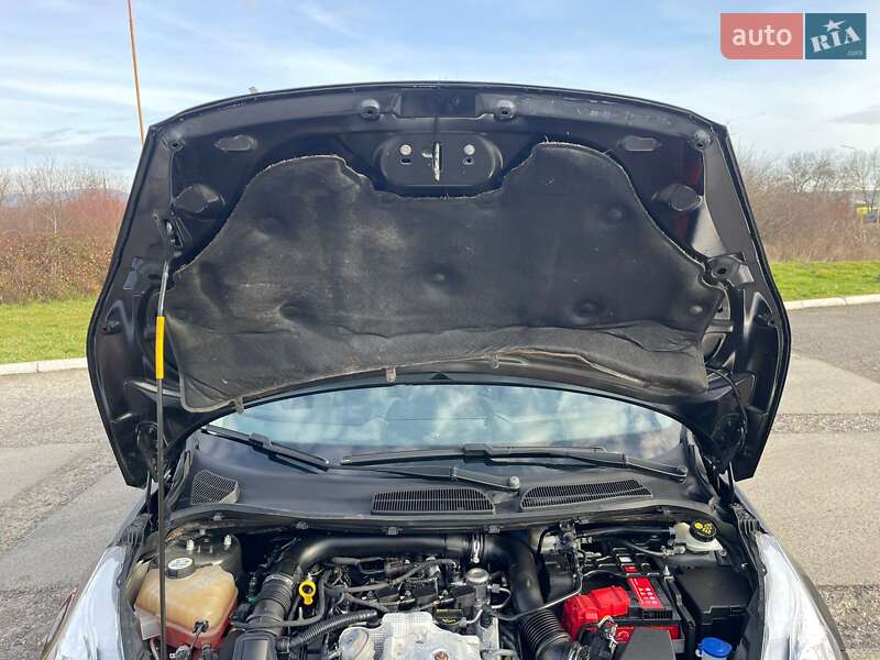 Хэтчбек Ford Fiesta 2015 в Ужгороде