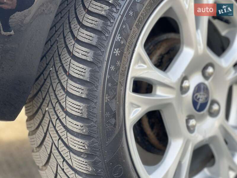 Хэтчбек Ford Fiesta 2015 в Ужгороде