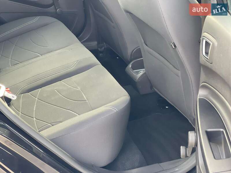 Хэтчбек Ford Fiesta 2015 в Ужгороде