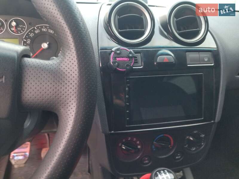 Хэтчбек Ford Fiesta 2007 в Сумах