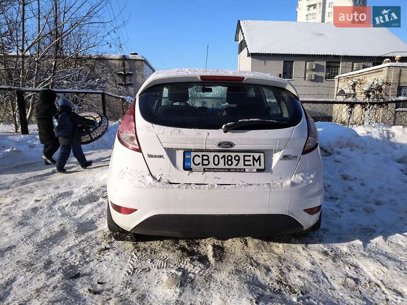 Хэтчбек Ford Fiesta 2015 в Чернигове