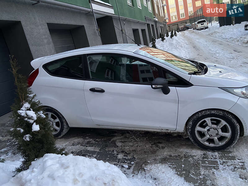 Хэтчбек Ford Fiesta 2012 в Ивано-Франковске