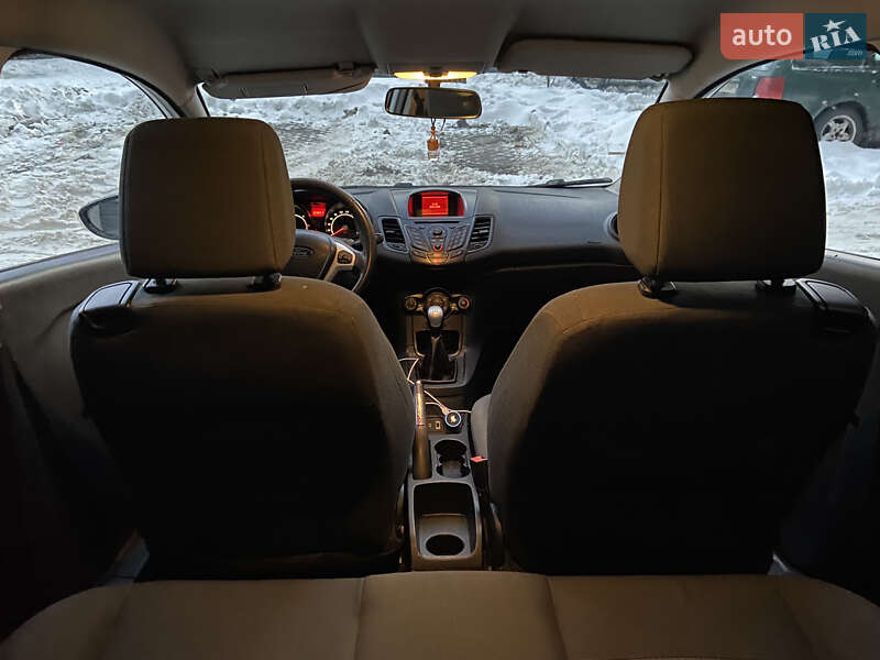 Хэтчбек Ford Fiesta 2012 в Ивано-Франковске
