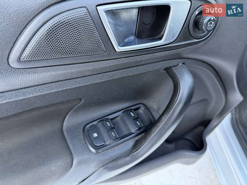 Хетчбек Ford Fiesta 2015 в Києві фото 3 Хетчбек Ford Fiesta 2015 в Києві