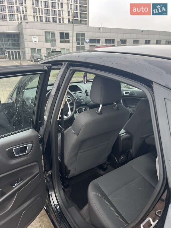 Седан Ford Fiesta 2015 в Ивано-Франковске