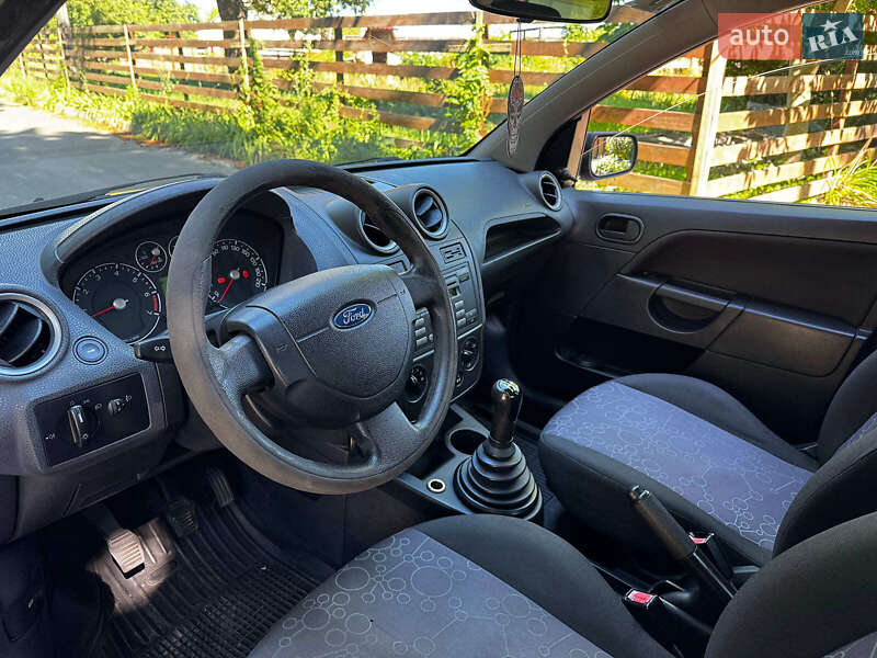 Хэтчбек Ford Fiesta 2007 в Киеве
