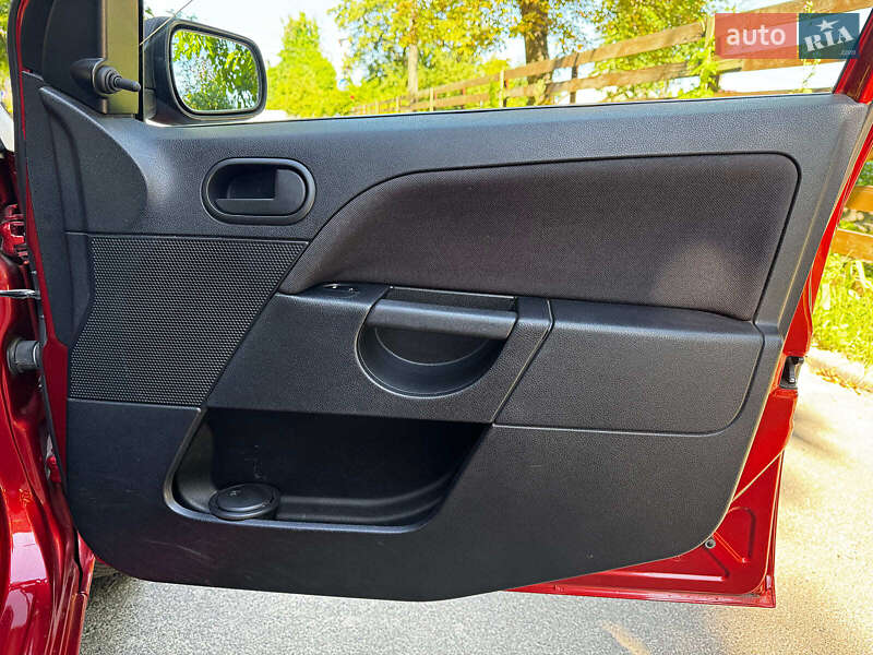 Хэтчбек Ford Fiesta 2007 в Киеве