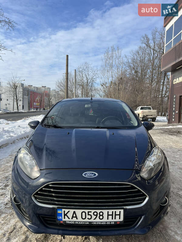 Хэтчбек Ford Fiesta 2015 в Рогани