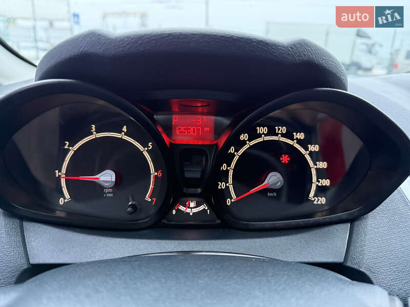 Хетчбек Ford Fiesta 2012 в Києві фото 20 Хетчбек Ford Fiesta 2012 в Києві