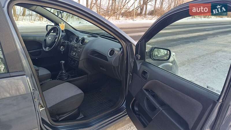 Хэтчбек Ford Fiesta 2007 в Мене