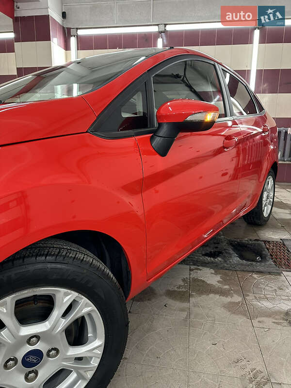 Седан Ford Fiesta 2016 в Львове
