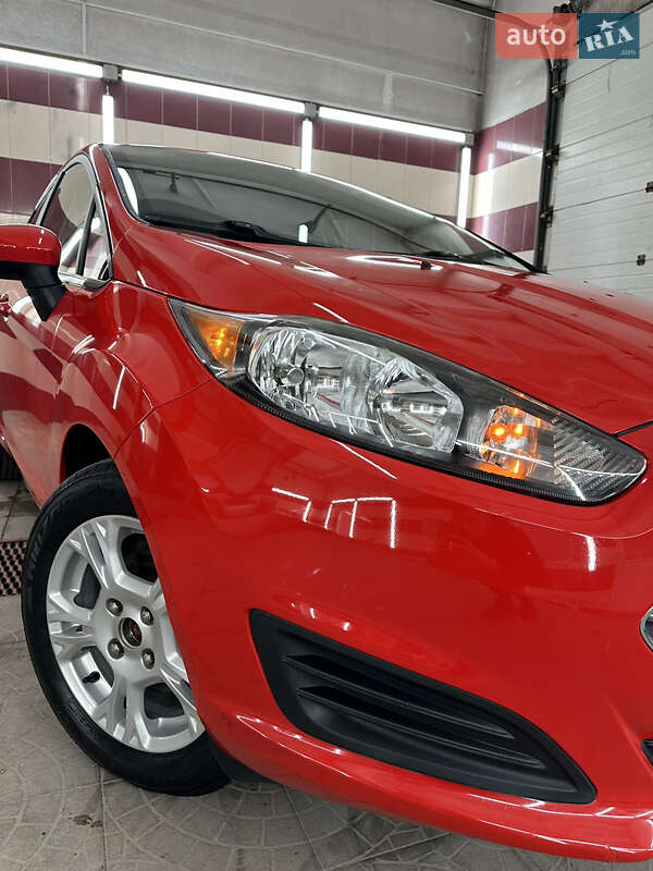 Седан Ford Fiesta 2016 в Львове