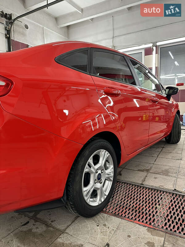 Седан Ford Fiesta 2016 в Львове