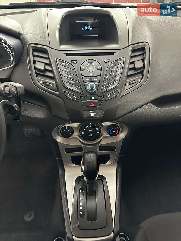 Седан Ford Fiesta 2016 в Львове