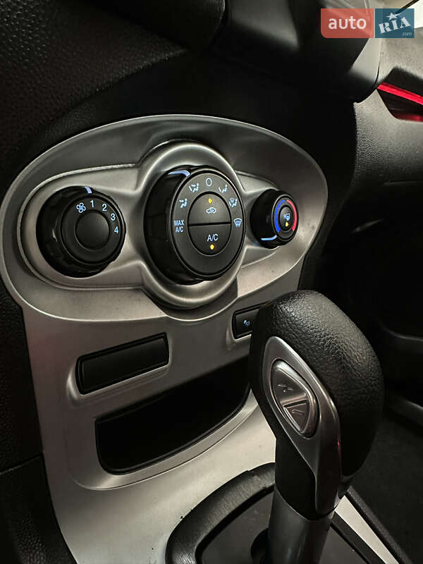 Седан Ford Fiesta 2016 в Львове