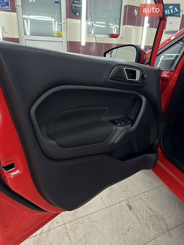 Седан Ford Fiesta 2016 в Львове