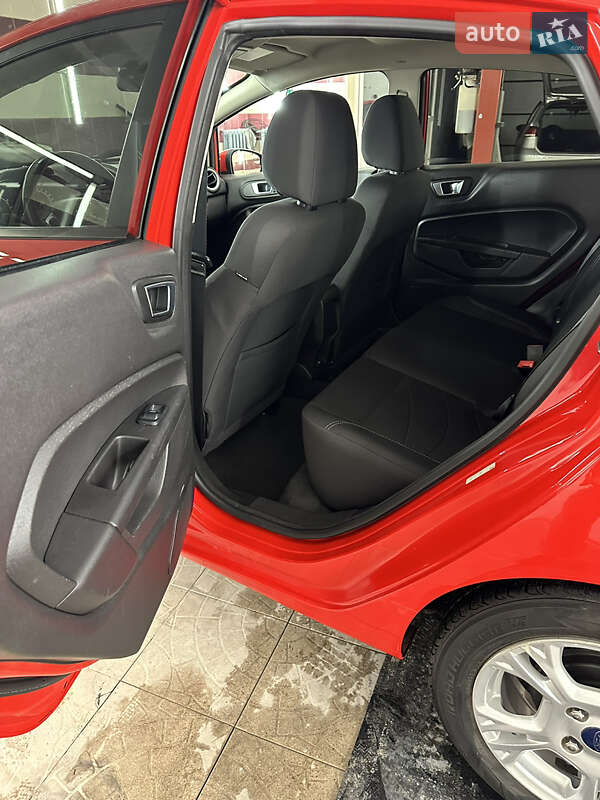 Седан Ford Fiesta 2016 в Львове