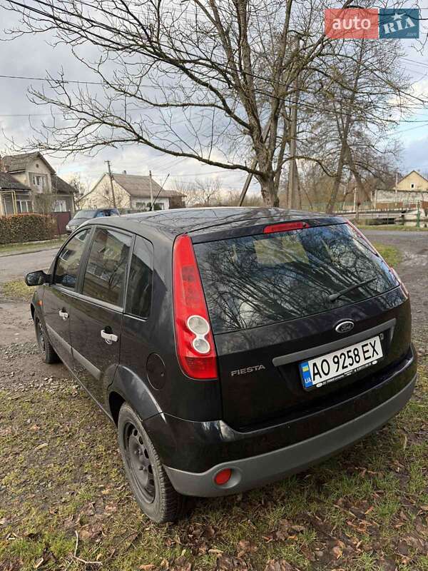 Хетчбек Ford Fiesta 2008 в Буштино