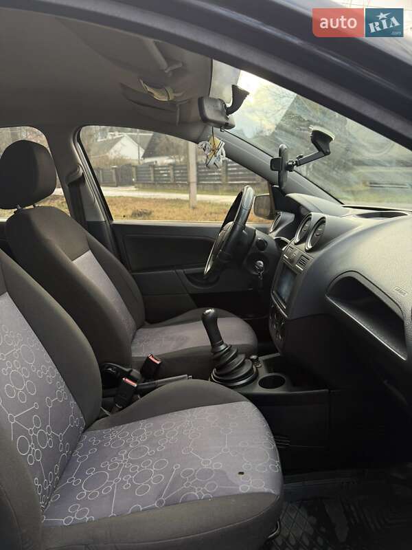 Хетчбек Ford Fiesta 2008 в Буштино