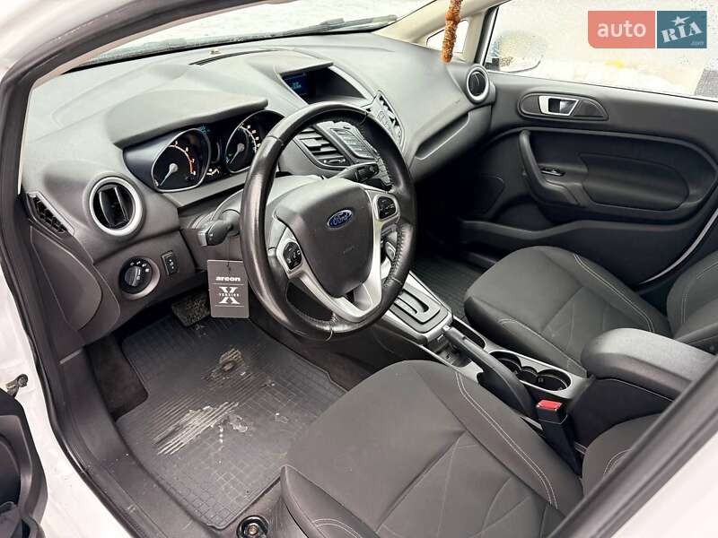 Хетчбек Ford Fiesta 2015 в Києві