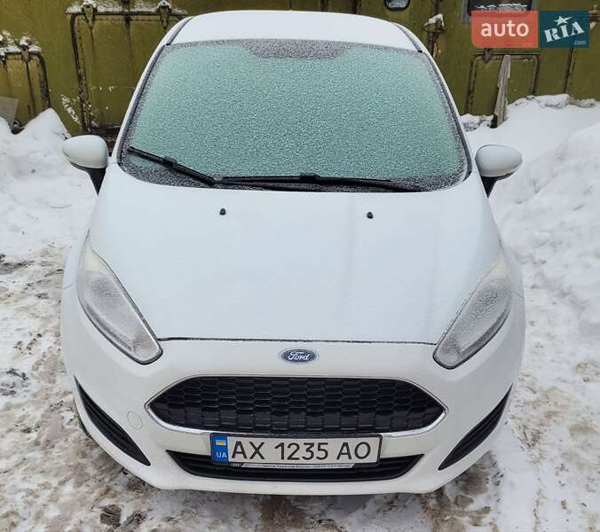 Хетчбек Ford Fiesta 2015 в Києві